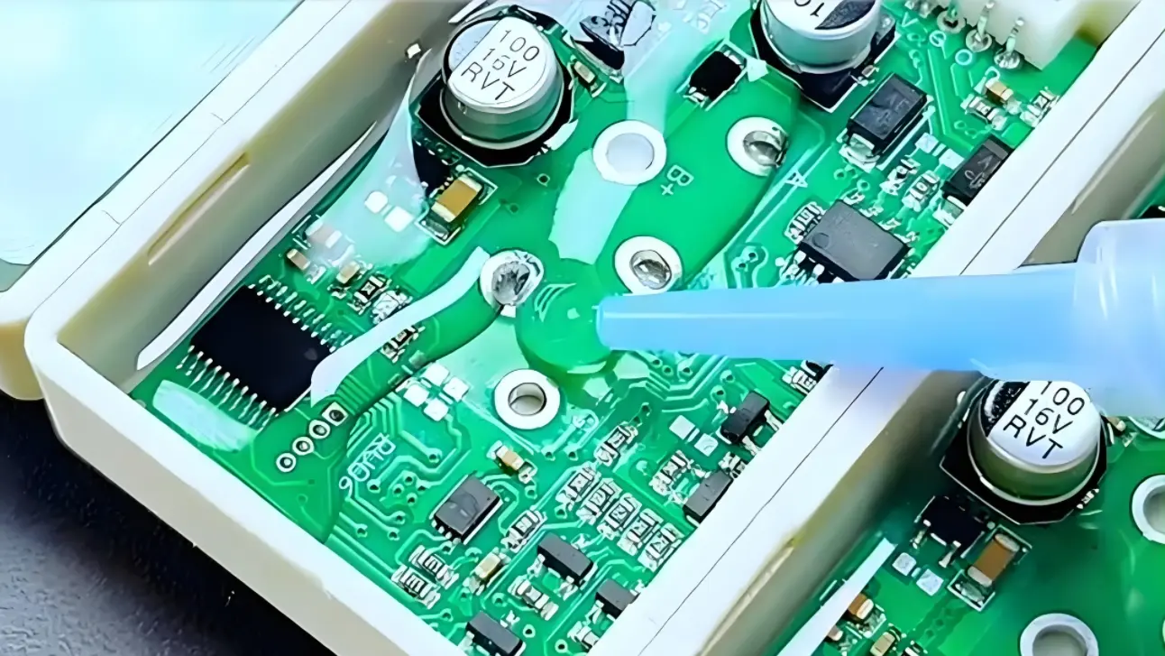 HTPB'nin Elektronik Malzemelerin Saksı / Kaps&uuml;llenmesinde Uygulanması
